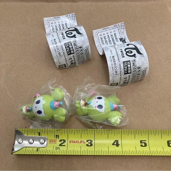 2 x twice jeongvely - Picture 5 of 5